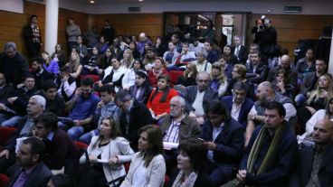 Debido al espacio del auditorio muchas personas que querían hablar quedaron fuera.