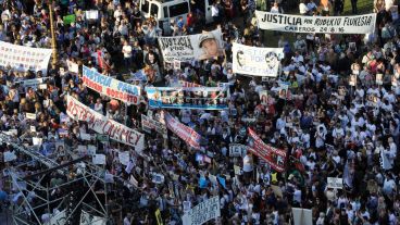 El acto en Capital, frente al Congreso Nacional, fue masivo. En Rosario, no.