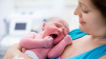 Tener una madre con sobrepeso frecuentemente se asocia con niños con sobrepeso u obesidad.