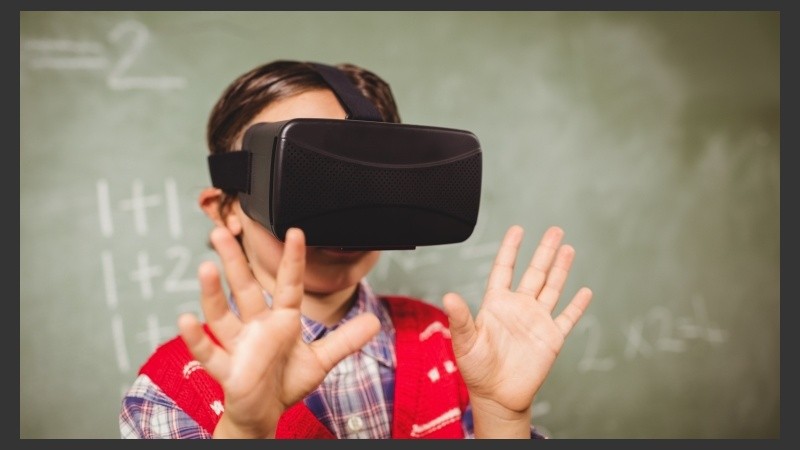 Una de las claves de la realidad virtual en educación es que abre un mundo de posibilidades sin ni siquiera movernos del banco.