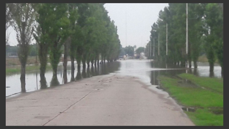 La ruta 21 presentaba agua este miércoles. 