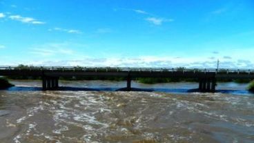 Subió el agua del arroyo y resultó trágico.