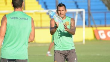 Montoya, pretendido pro varios clubes, iniciando la pretemporada.