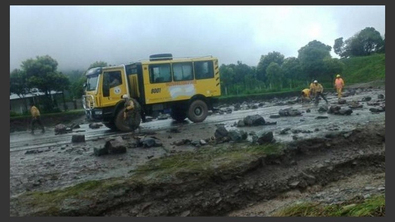 El operativo oficial se extendió a la capital y zonas aledañas a raíz del aumento del caudal del Río Grande.