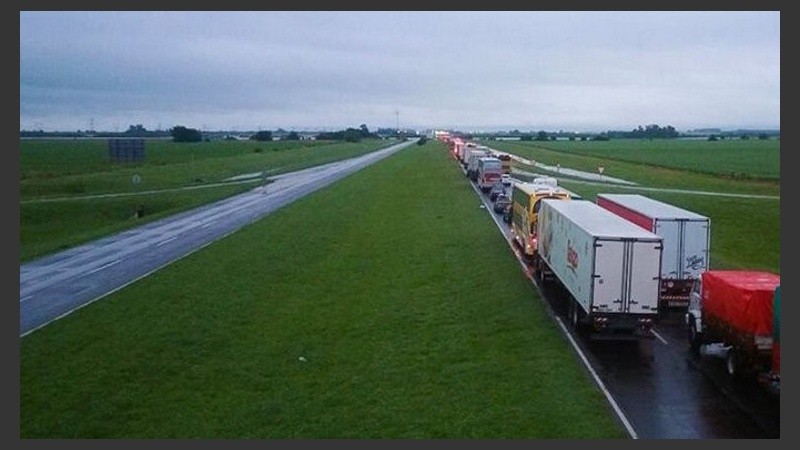 Ayer la autopista Rosario-Buenos Aires era rehabilitada tras importantes inconvenientes. 