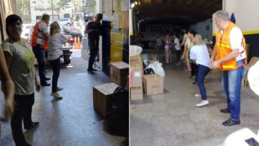 Colaboradores cargando el camión con donaciones.