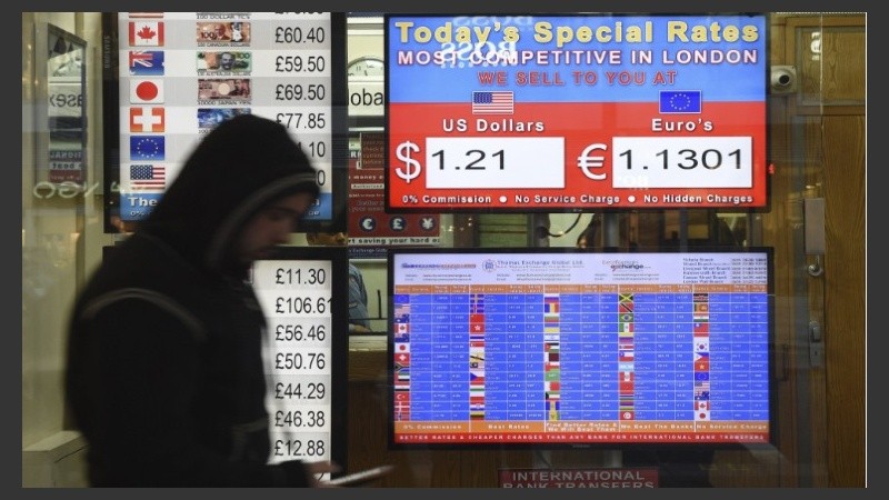 Tras el discurso de Theresa May, la moneda británica subió un 2,8% frente al dólar, hasta 1,2383 dólares, y un 1,83% frente al euro, hasta 1,157 euros, su mejor cotización en casi una semana. 