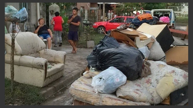 Cientos de familias sufren las pérdidas de sus bienes por la inundación. 