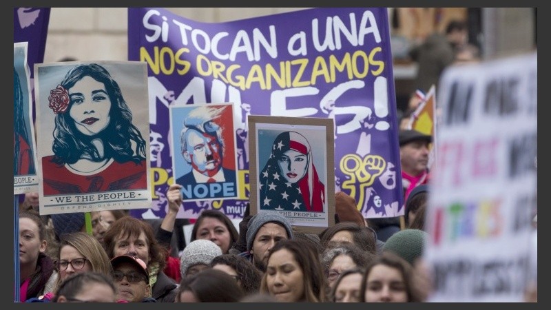  Una postal de la “Marcha de las Mujeres” en Barcelona, España, en solidaridad con las feministas de EEUU contra las políticas del presidente Trump.