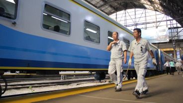 El tren no pasa momentáneamente por Rosario.