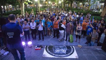 Una nutrida convocatoria en la plaza.