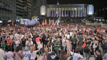 La multitud en el Monumento a la Bandera durante el acto del 24 de marzo de 2016.