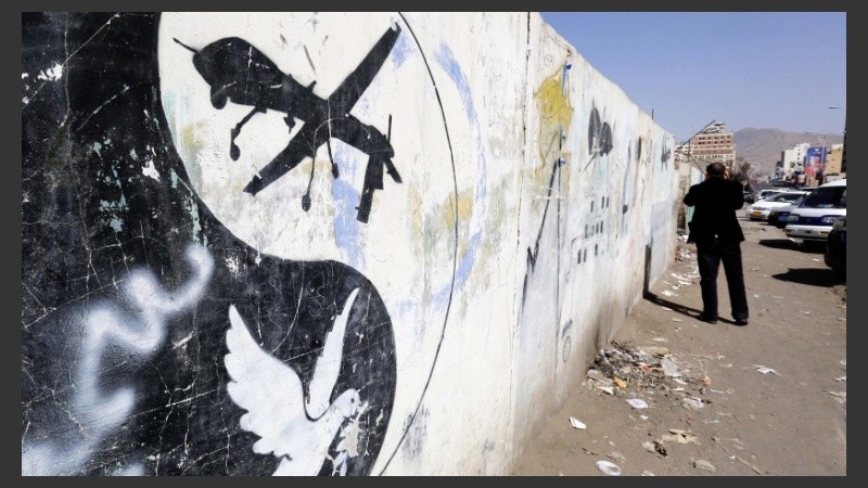 Un mural por la paz en Saná, capital yemení.