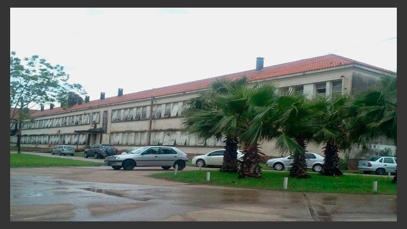 Del estacionamiento del hospital ya habrían robado cinco autos.