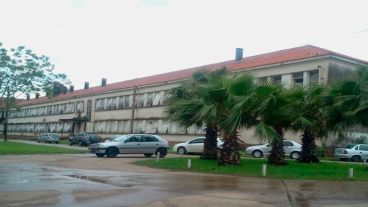 Del estacionamiento del hospital ya habrían robado cinco autos.