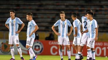 Caras de preocupación en los jugadores argentinos tras la derrota