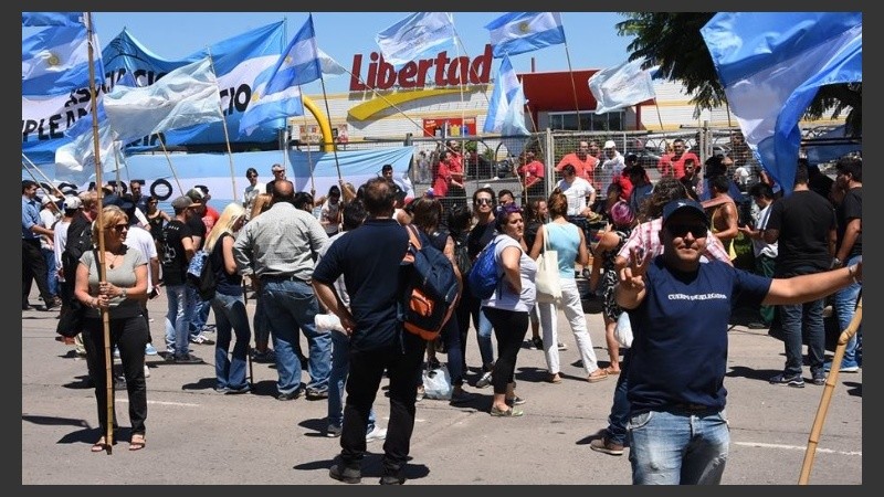 El Sindicato de Empleados de Comercio se manifestó en el lugar.