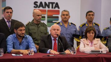 Bullrich junto a Lifschitz, Pullaro y jefes policiales.