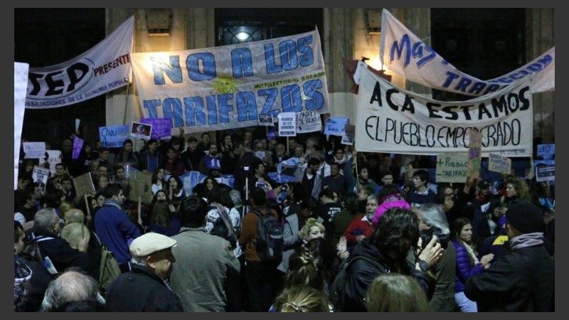 El año pasado ya hubo manifestaciones populares en contra de los aumentos.