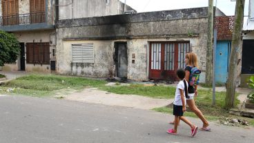 El frente del domicilio que fue quemado por los vecinos.