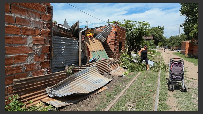 La vivienda donde la bebé se encontraba al momento del descarrilamiento.