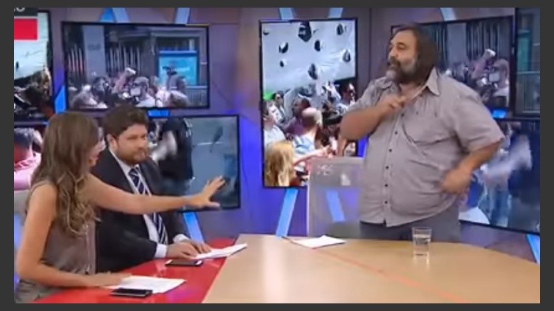 El instante en que Baradel se retira del programa. 