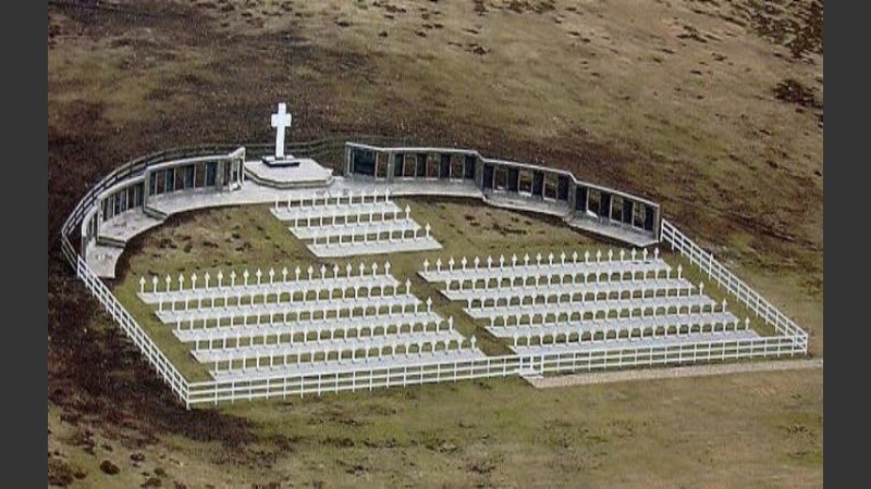 La Cruz Roja tomará muestras de los soldados enterrados en el cementerio de Darwin 