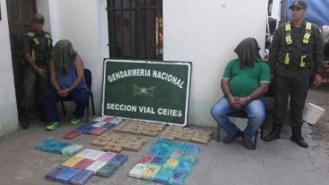 La droga estaba en cajas y en un bidón de plástico.