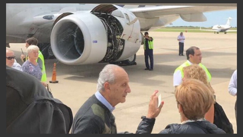 El avión volvió a pista luego de entrar en emergencia.