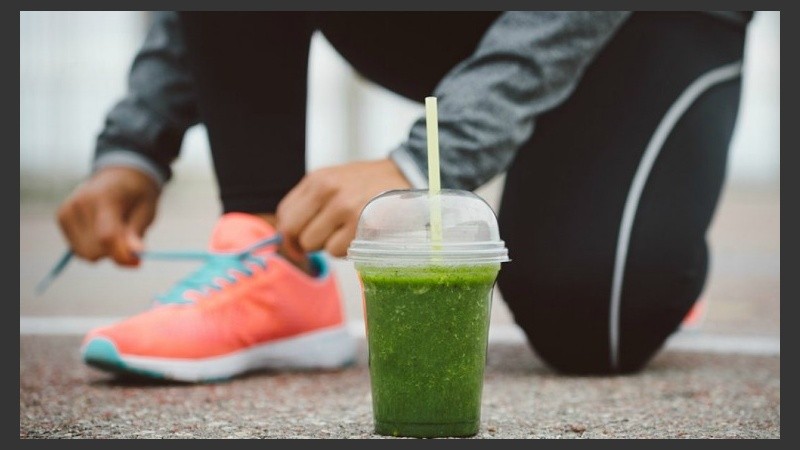 Enseña acerca de los efectos que producen los alimentos y suplementos deportivos en el cuerpo.