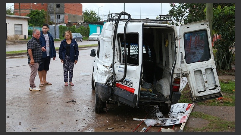 Uno de los utilitarios involucrados en el accidente.