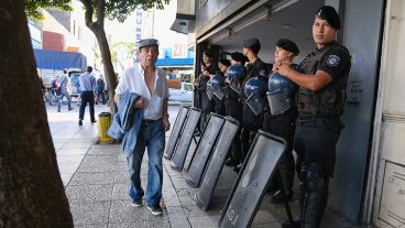 Nunca hubo tantos policías en las peatonales.