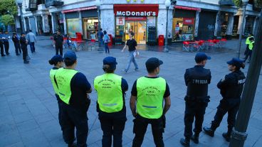 Nunca hubo tantos policías en las peatonales.