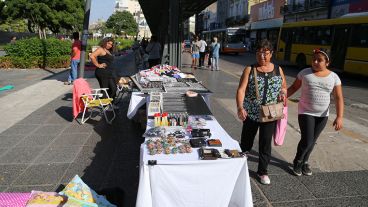 Algunos manteros se trasladaron a plaza Sarmiento.