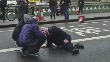 Un hombre que sufrió heridas tras haber sido embestido por el vehículo.