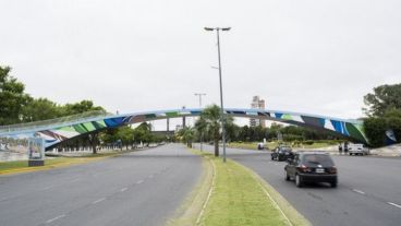 El puente del Parque Alem ya fue intervenido.