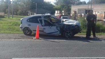 Así quedó el Renault Megane después del choque con el camión.