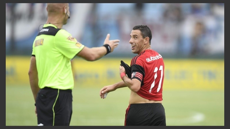 El árbitro González le dio el gol a Maxi.