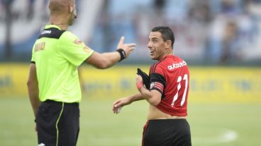 El árbitro González le dio el gol a Maxi.