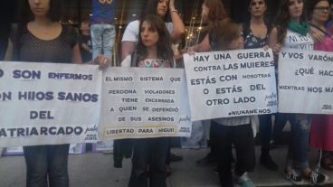 Cientos de mujeres se concentraron para pedir justicia por Micaela.