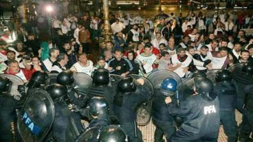 Docentes en el Congreso este domingo a la noche.