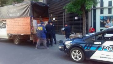 La PFA secuestró cajas de cigarrillos Rodeo que ingresaron de manera ilegal al país.