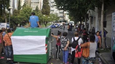 Carreros protestando en la puerta del Concejo Municipal el martes último.