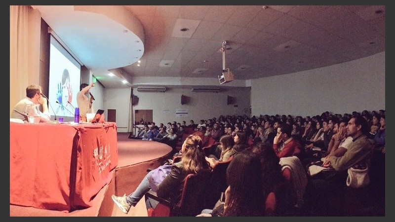 Aforo completo en el Aula Magna de la UAI.