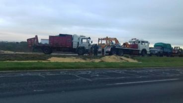 El vuelco ocurrió a la altura del kilómetro 14, en la autopista a Santa Fe.