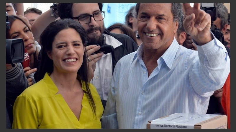 Lorena junto a su padre, Daniel Scioli. 