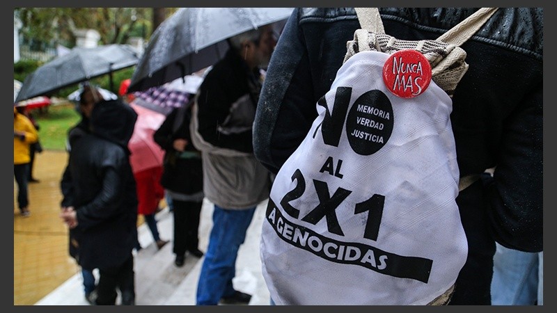 No al 2x1. El mensaje que se vio en los Tribunales Federales.