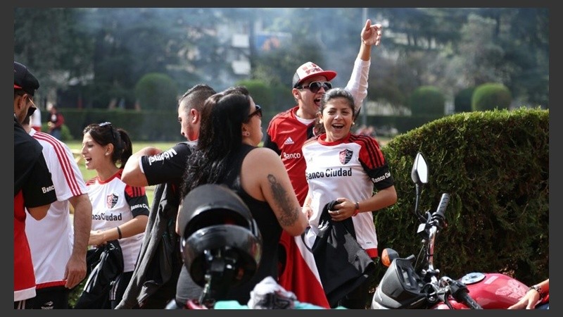 Una fiesta en la previa del clásico.