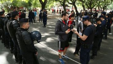 Cientos de policías en las inmediaciones del estadio.