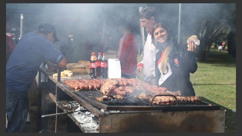 Los hinchas se preparan para el clásico del domingo.